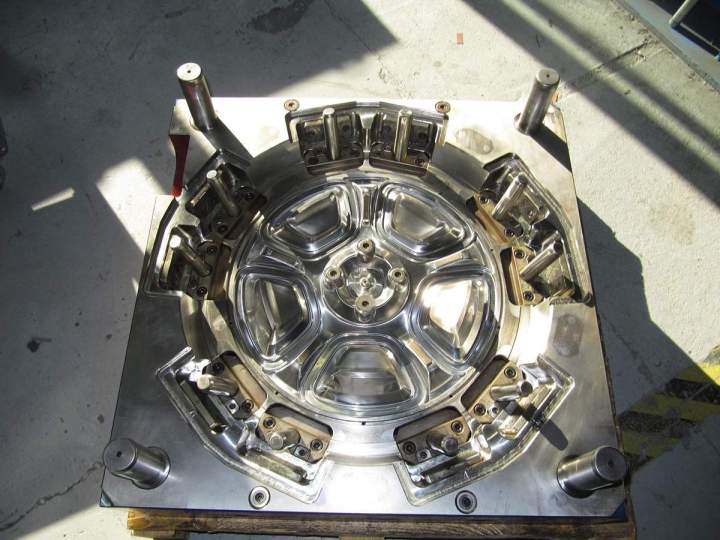 Polissage pièces métalliques Groissiat