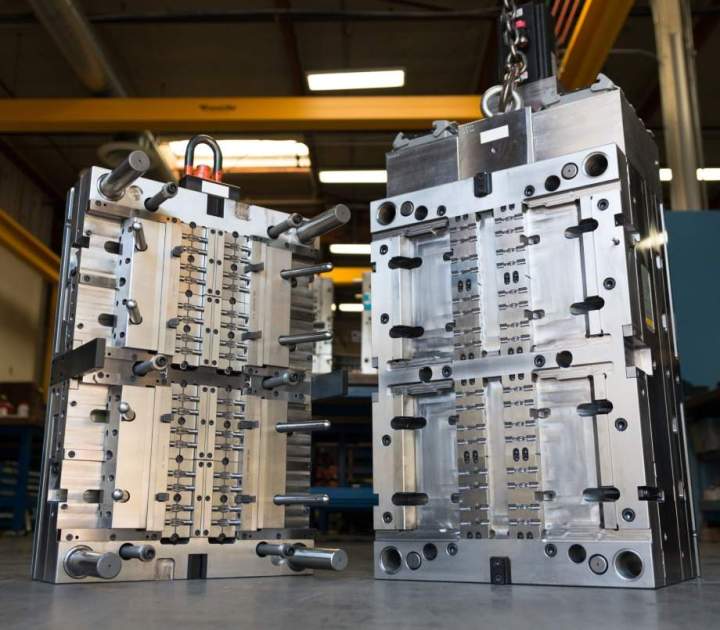 Moule d'injection ajusté Groissiat